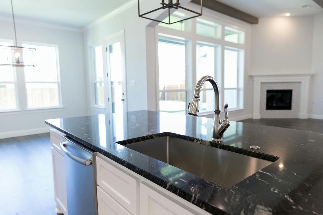 Zlewozmywaki do kuchni otwartej na salon – wybór i porady